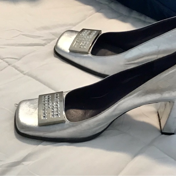 FENDI silver heels with diamond studded Logo - Picture 3 of 9